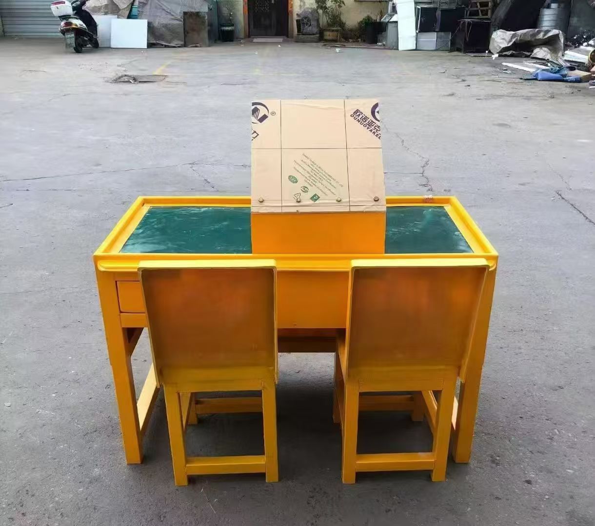 雁峰防静电导通桌井下煤矿火工品发放桌：危险品流转的安全守护者